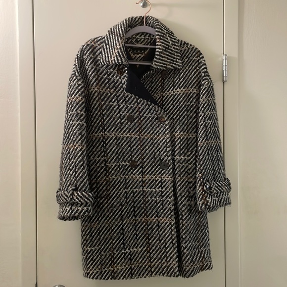 Massimo Dutti Jackets & Blazers - Warm and stylish pea coat in dark navy/checkered.